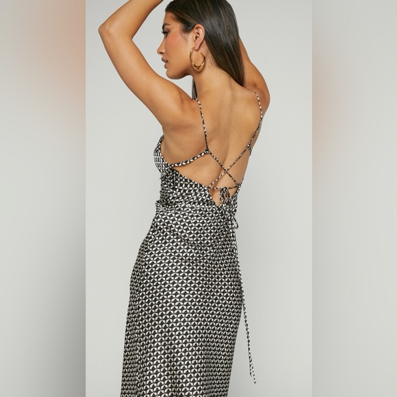 Showpo Dress NWT - Picture 2 of 5